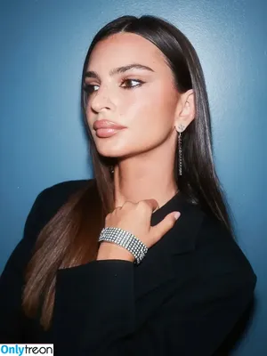 Emily Ratajkowski / emrata nude photo #9132