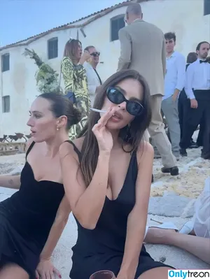 Emily Ratajkowski / emrata nude photo #9154