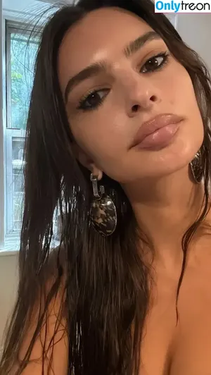 Emily Ratajkowski / emrata nude photo #9182