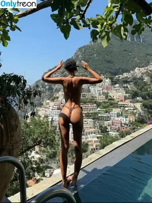 Emily Ratajkowski / emrata nude photo #9195
