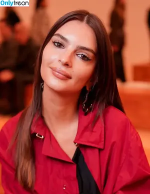 Emily Ratajkowski / emrata nude photo #9203