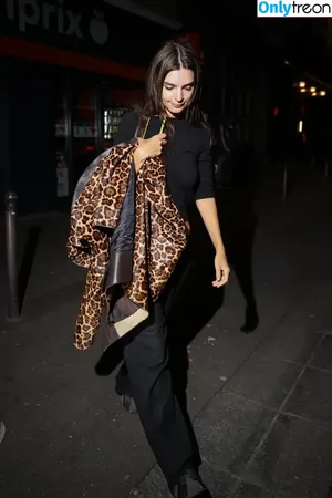 Emily Ratajkowski / emrata nude photo #9219