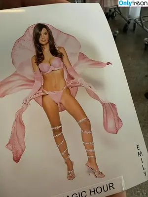 Emily Ratajkowski / emrata фото голая #9274