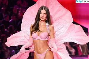 Emily Ratajkowski / emrata фото голая #9277