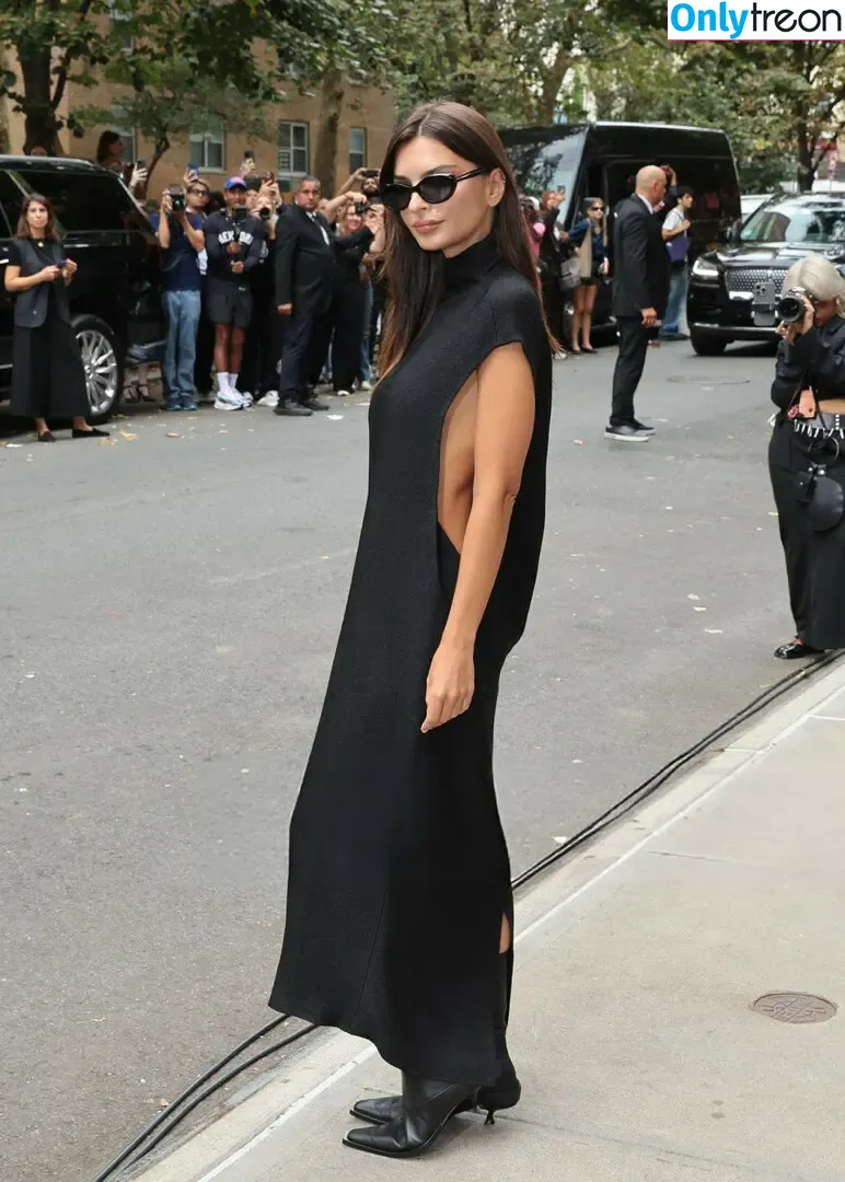Emily Ratajkowski nude photo #9042 (emrata)