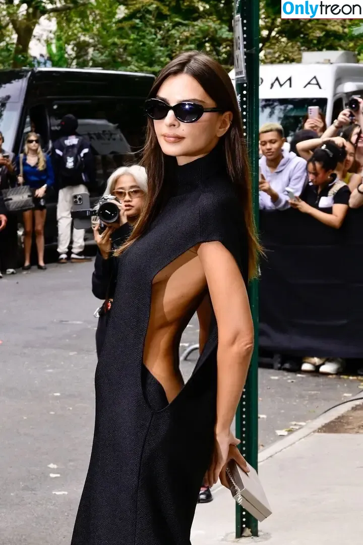 Emily Ratajkowski nude photo #9050 (emrata)