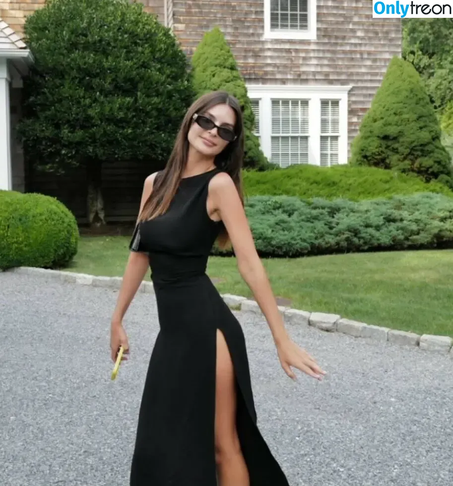 Emily Ratajkowski nude photo #9066 (emrata)