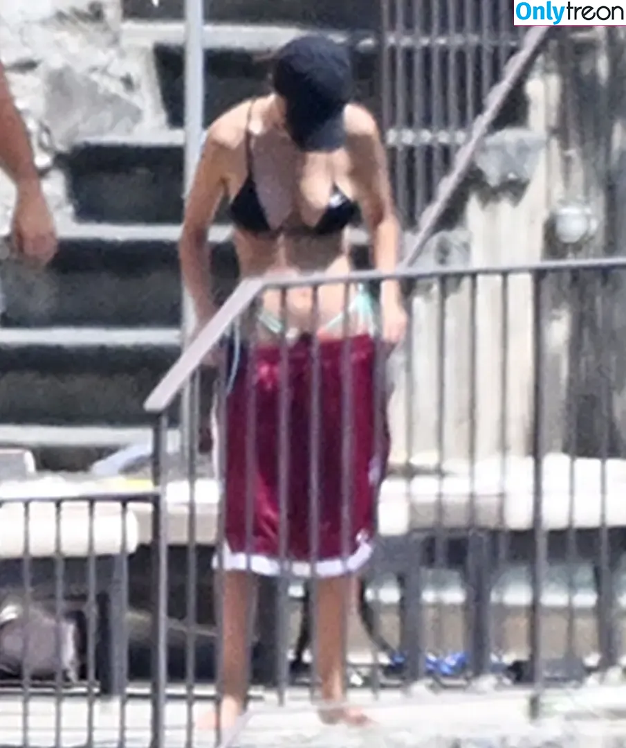 Emily Ratajkowski nude photo #9094 (emrata)