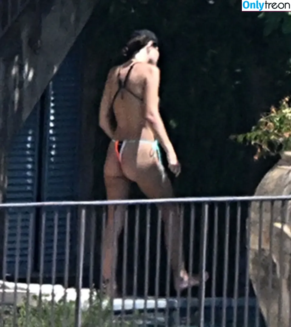 Emily Ratajkowski nude photo #9097 (emrata)