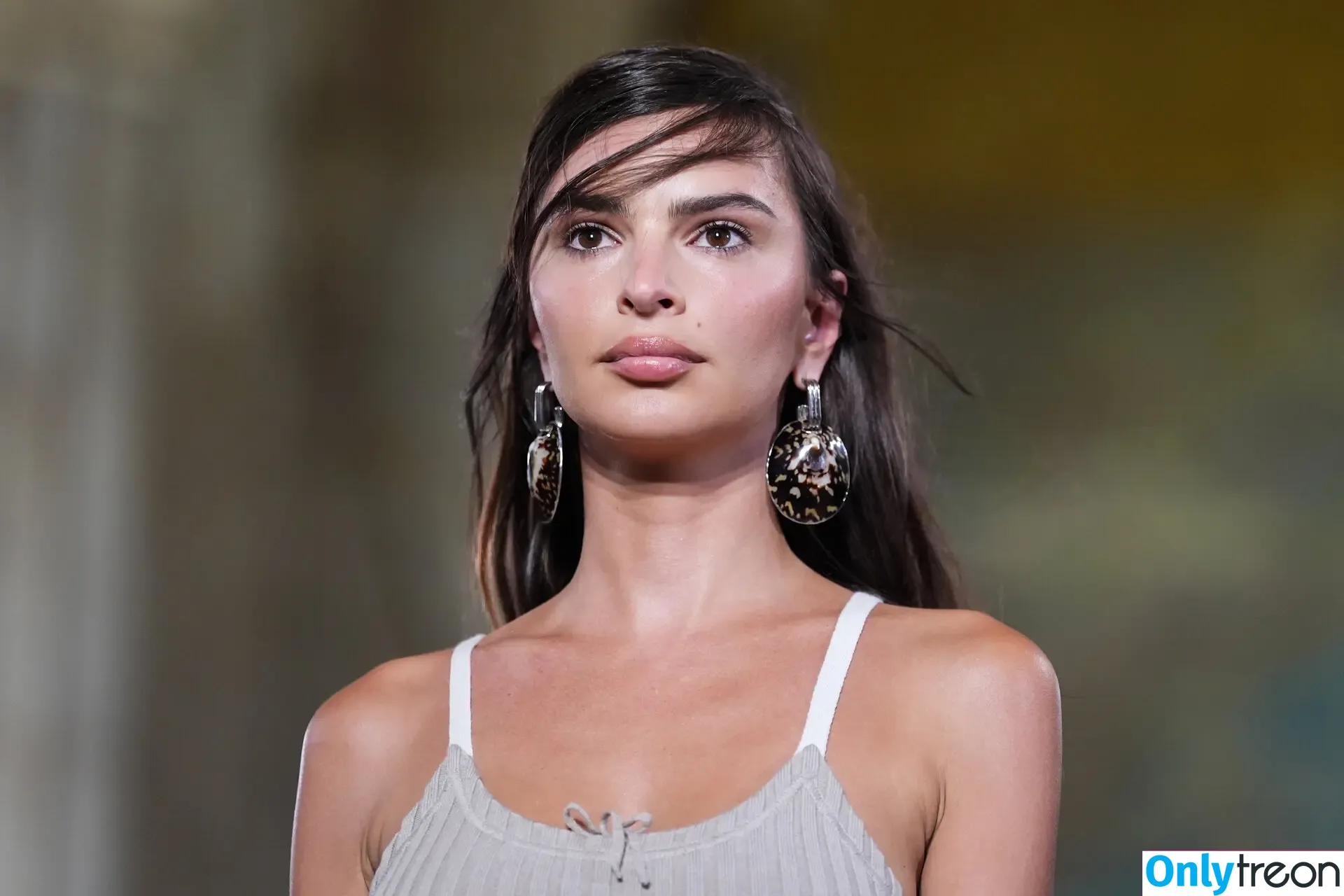 Emily Ratajkowski nude photo #9118 (emrata)