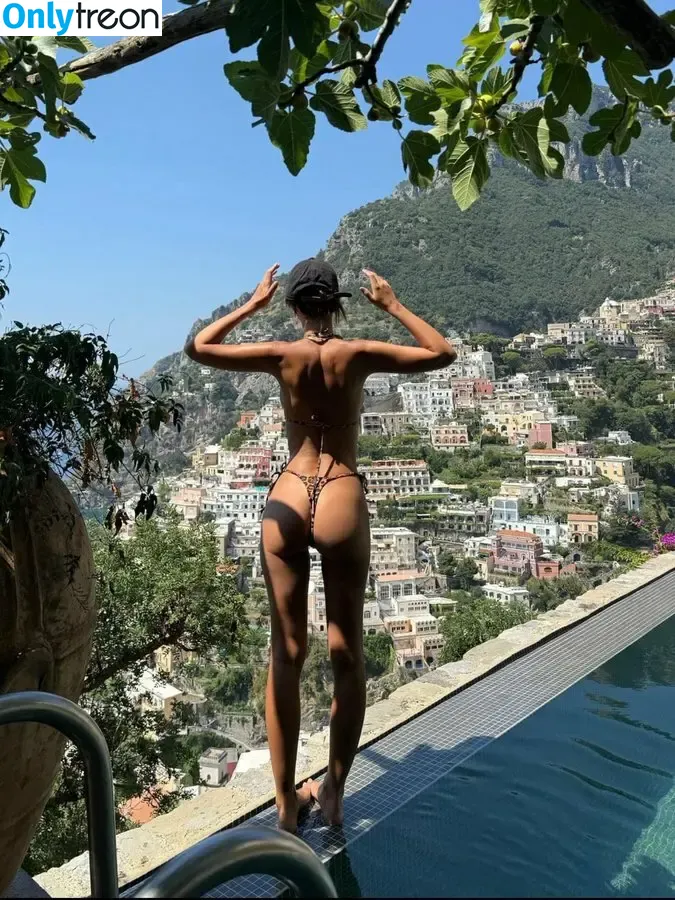 Emily Ratajkowski nude photo #9195 (emrata)