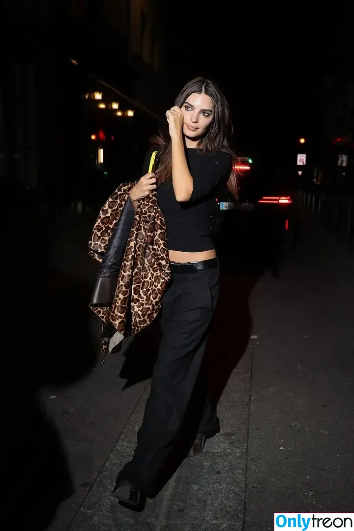 Emily Ratajkowski nude photo #9216 (emrata)