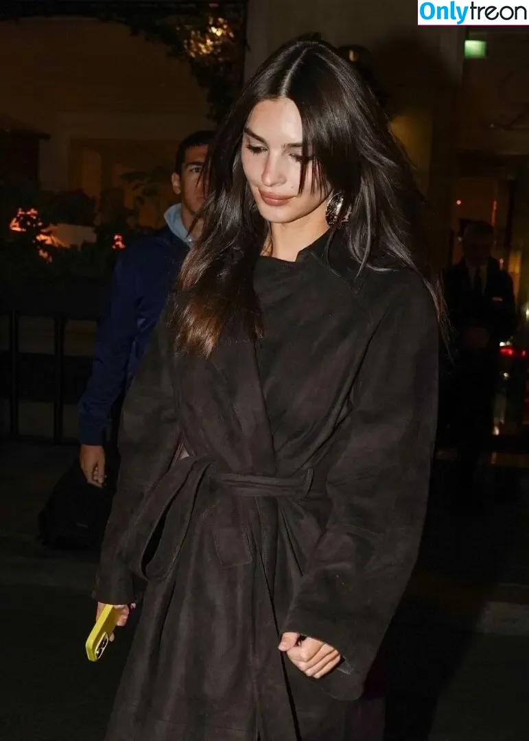 Emily Ratajkowski nude photo #9236 (emrata)