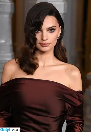 Emily Ratajkowski / emrata фото голая #7678