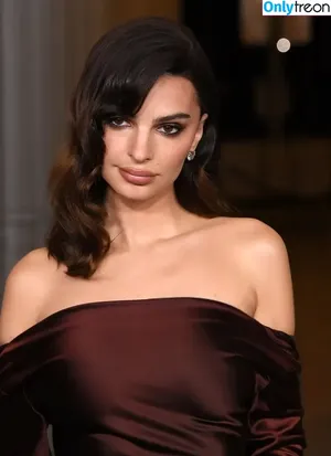 Emily Ratajkowski / emrata фото голая #7680