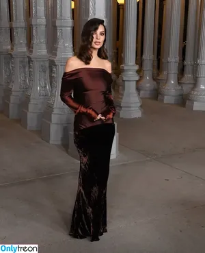 Emily Ratajkowski / emrata фото голая #7687