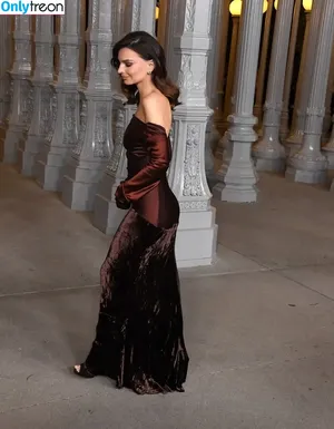 Emily Ratajkowski / emrata фото голая #7688