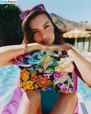 Emily Ratajkowski / emrata фото голая #7896