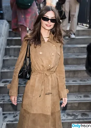 Emily Ratajkowski / emrata фото голая #7910