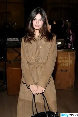 Emily Ratajkowski / emrata фото голая #7914