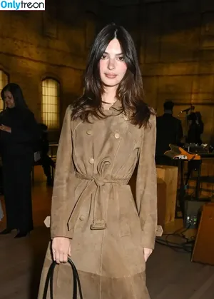 Emily Ratajkowski / emrata фото голая #7916