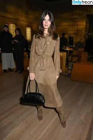 Emily Ratajkowski / emrata фото голая #7918