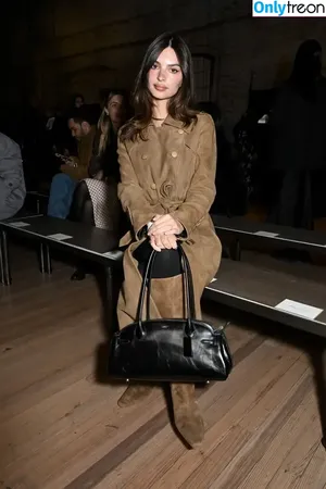 Emily Ratajkowski / emrata фото голая #7922