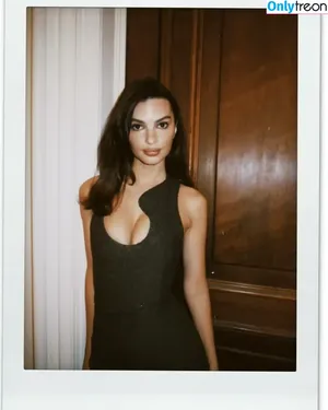 Emily Ratajkowski / emrata фото голая #7968