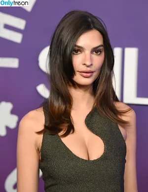 Emily Ratajkowski / emrata фото голая #7977