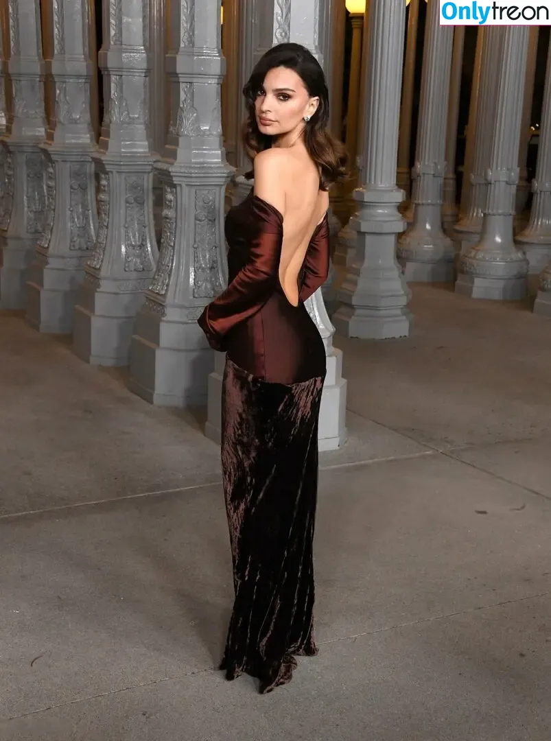 Emily Ratajkowski nude photo #7640 (emrata)