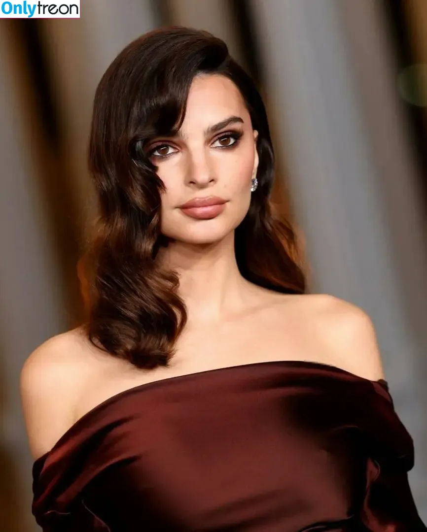 Emily Ratajkowski nude photo #7666 (emrata)