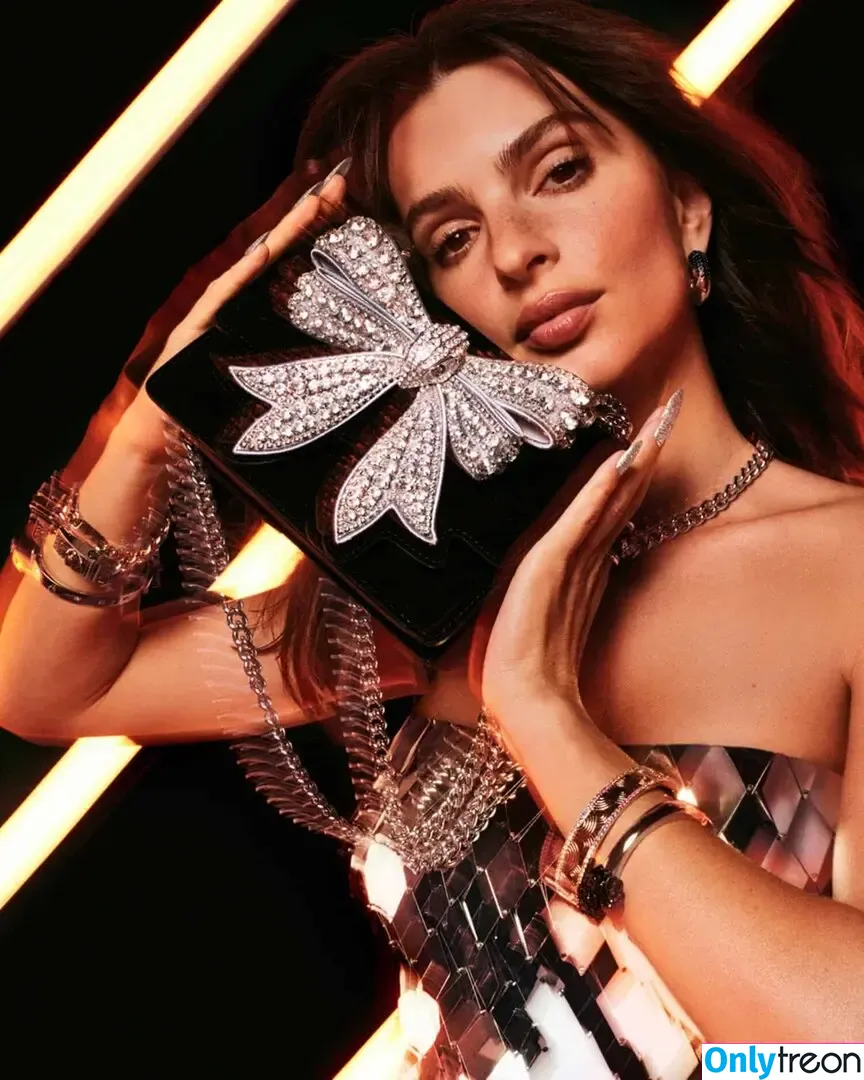 Emily Ratajkowski nude photo #7691 (emrata)