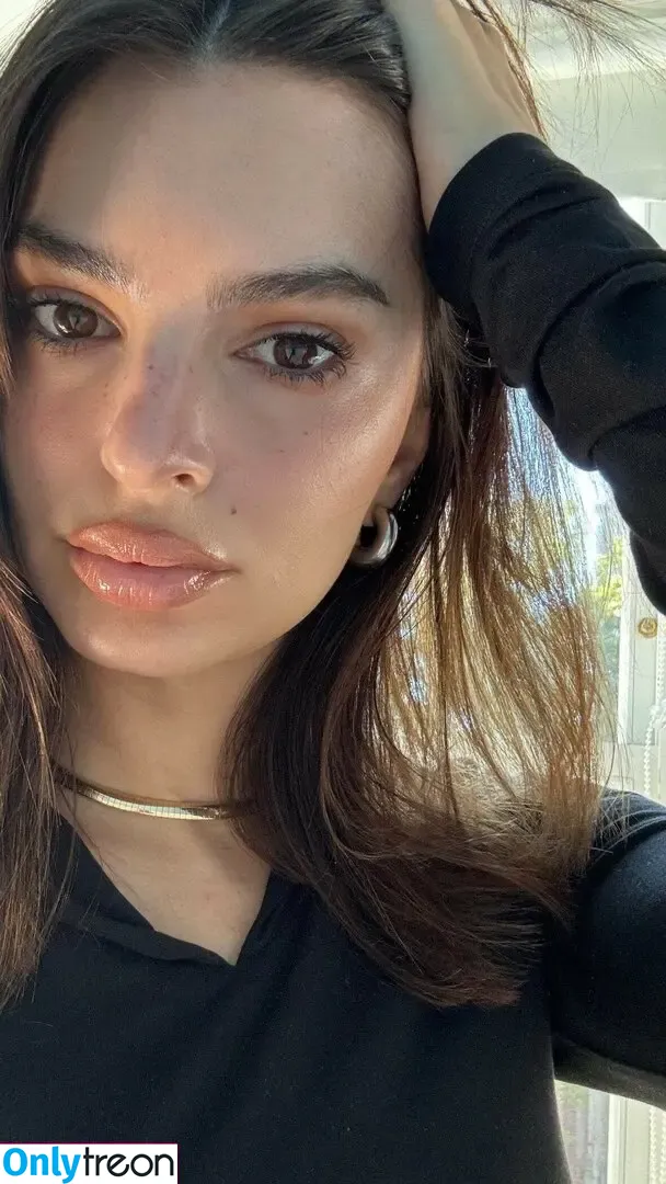 Emily Ratajkowski nude photo #7817 (emrata)
