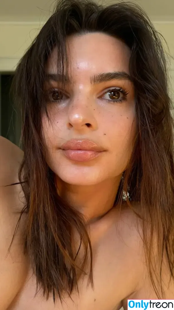 Emily Ratajkowski nude photo #7820 (emrata)