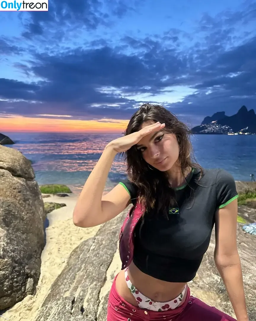 Emily Ratajkowski nude photo #7877 (emrata)
