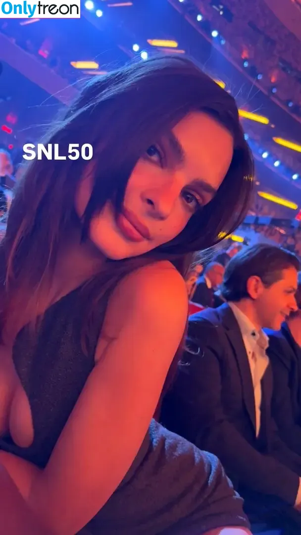 Emily Ratajkowski nude photo #7971 (emrata)