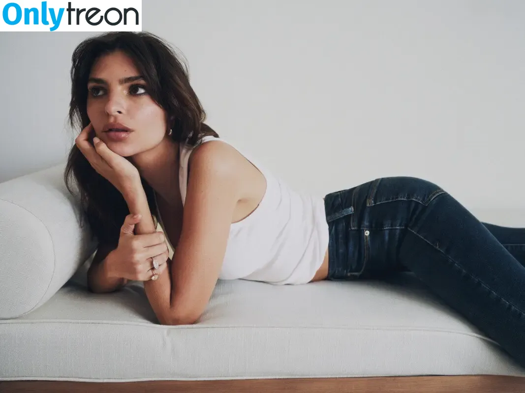 Emily Ratajkowski nude photo #7986 (emrata)