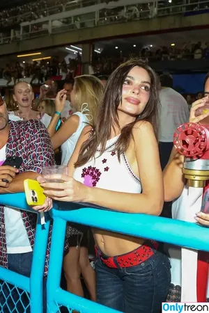 Emily Ratajkowski / emrata nude photo #8039