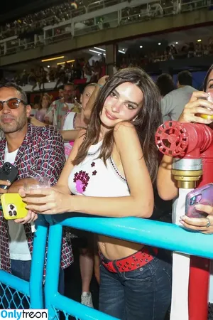 Emily Ratajkowski / emrata nude photo #8053