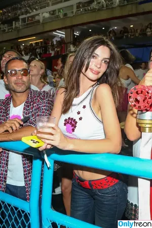 Emily Ratajkowski / emrata nude photo #8057