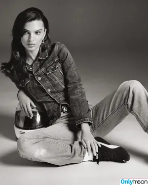 Emily Ratajkowski / emrata фото голая #8148