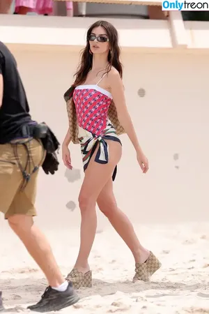 Emily Ratajkowski / emrata фото голая #8562