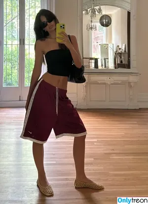 Emily Ratajkowski / emrata nude photo #8758
