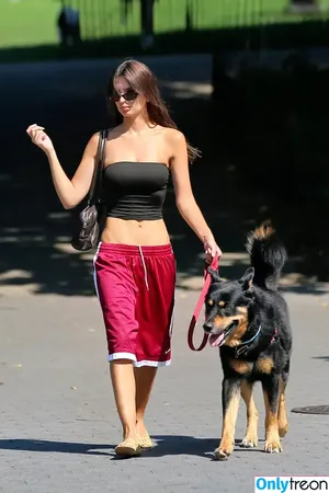 Emily Ratajkowski / emrata nude photo #8768