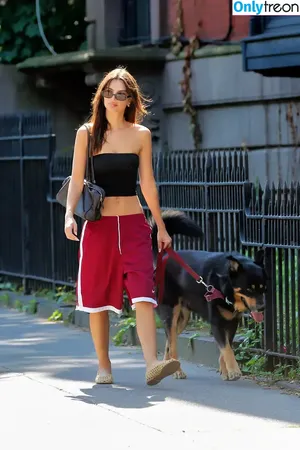 Emily Ratajkowski / emrata nude photo #8782