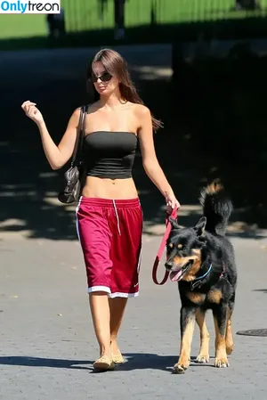 Emily Ratajkowski / emrata nude photo #8787