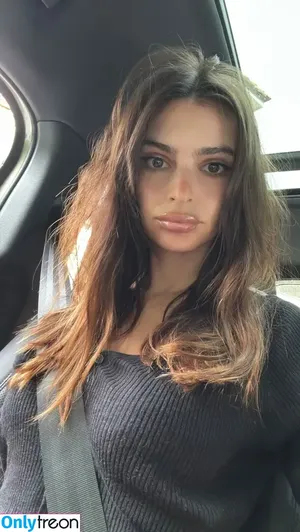 Emily Ratajkowski / emrata nude photo #8801