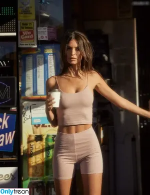 Emily Ratajkowski / emrata nude photo #8842