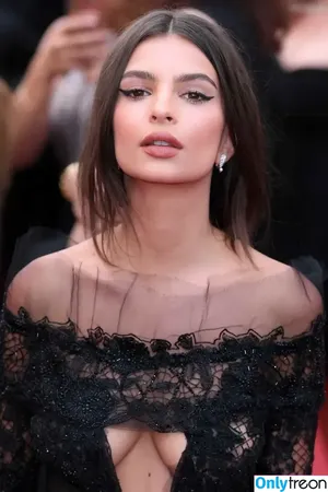 Emily Ratajkowski / emrata nude photo #8867