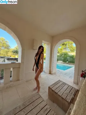 Emily Ratajkowski / emrata nude photo #8909